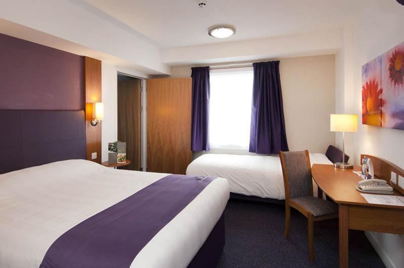 Premier Inn Glasgow Ньютон-Мернс Екстер'єр фото